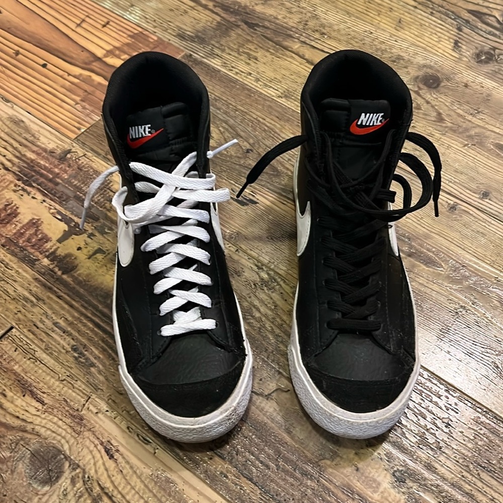 Nike blazers mid 77 youth size 7 fits women’s size 8.5